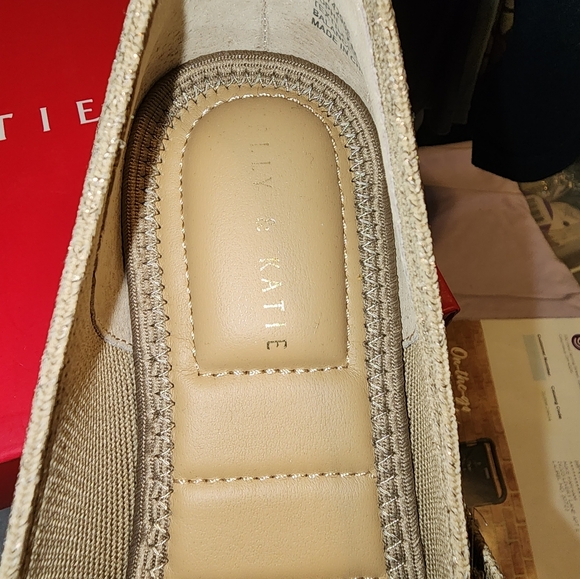 NWB,Kelly & Katie Sophi Marry Jane flats, 7, dune metallic - Picture 5 of 6